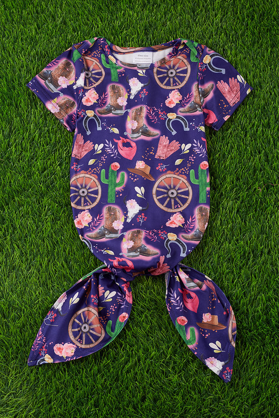 From the old west inspired printed baby gown. PJG25153017